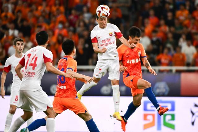 半岛体育APP-【中超】陈蒲李圣龙进球费莱尼险罢赛 泰山1比1海港