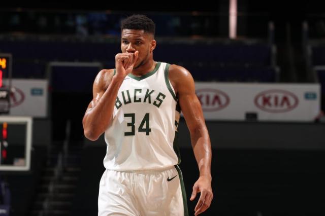 半岛体育官网-失去常规赛统治力？字母哥：养成良好习惯需要时间