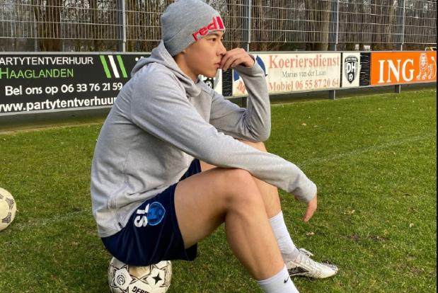 半岛体育-李嗣镕：身体素质与欧洲球员持平 优势是动脑踢球